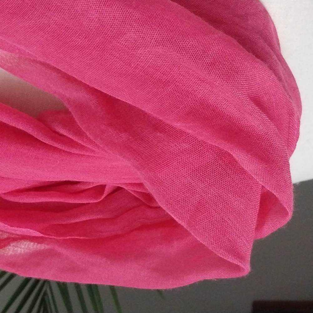 Pink infinity scarf - Picture 3 of 3